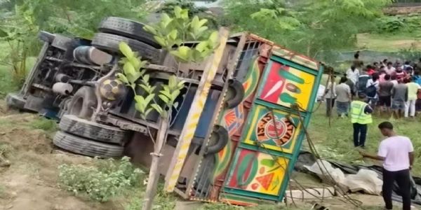 বাংলাদেশত ১৩ দিনত সংঘটিত ২৯২ টা পথ দুৰ্ঘটনাত ২৮১ জন মৃত্যু, ৮৩৭ জন আহত, আৰ এছ এফৰ বাতৰি