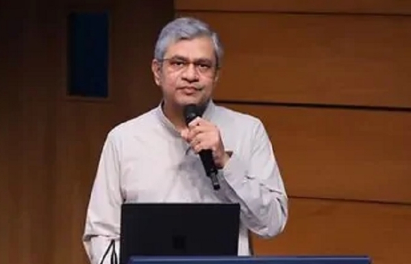 कैबिनेट के फैसले की जानकारी देते सूचना एवं प्रसारण मंत्री अश्वनी वैष्णव