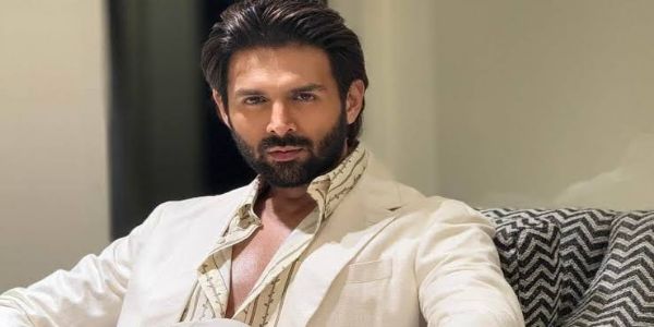 পৰিচালক বিবেক অগ্নিহোত্ৰীৰ ছবি অপাৰেচন সিন্দুৰত অভিনয় কৰিব কাৰ্তিক আৰ্যন