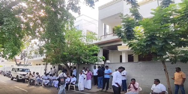 তামিলনাডুৰ প্ৰাক্তন মন্ত্ৰী কে এন নেহৰুৰ ২৫টা স্থানত ডিভিএচিৰ অভিযান