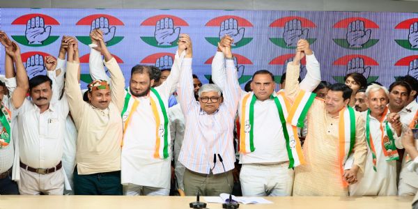 বাহৰেইচৰ প্ৰাক্তন অধ্যক্ষ হাজী ৰেহান, মথুৰাৰ ৰামবীৰ চৌধুৰীকে ধৰি কেইবাজনো নেতাৰ কংগ্ৰেছ দলত যোগদান