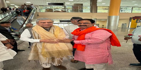 তিনিটা নতুন ৰে’ল সেৱা আৰম্ভ কৰিবলৈ বাৰাণসীত উপস্থিত ৰে’ল মন্ত্ৰী অশ্বিনী বৈষ্ণৱ