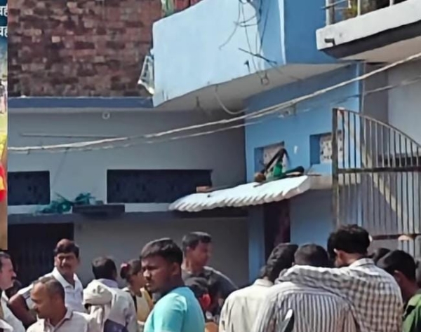 मृतक परिवार के घर जुटे
