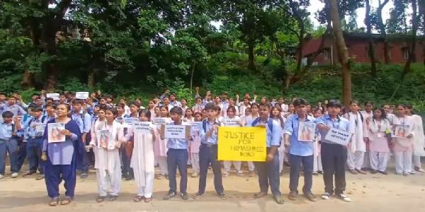 হিমাশ্ৰী বড়োৰ ন্যায়ৰ দাবীত উত্তাল সোণাপুৰ মহাবিদ্যালয়ৰ চৌহদ