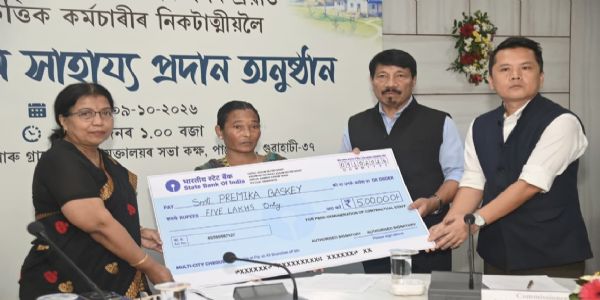 পঞ্চায়ত আৰু গ্ৰামোন্নয়ন বিভাগৰ প্ৰয়াত ৩৪ গৰাকী ঠিকাভিত্তিক কৰ্মচাৰীৰ পৰিয়াললৈ ১.৭০ কোটি টকাৰ এককালীন আৰ্থিক সাহায্য