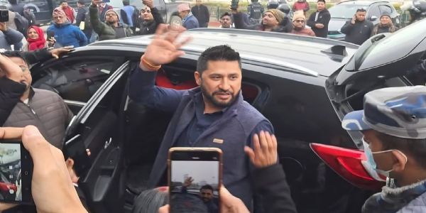 প্ৰাক্তন উপ-প্ৰধানমন্ত্ৰী ৰবি লামিচানেক নিৰ্বাচনী আচৰণ বিধি কঠোৰভাৱে মানি চলিবলৈ নিৰ্দেশ