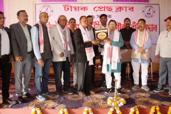 টীয়ক প্ৰেছ ক্লাবৰ ২৯ সংখ্যক প্ৰতিষ্ঠা দিৱস সম্পন্ন ।  বিশিষ্ট সমাজকৰ্মী প্ৰদীপ চুতীয়ালৈ টীয়ক গৌৰৱ বঁটা -২০২৬ ।  এখন বাতৰি কাকত এহেজাৰটা বন্দুকতকৈও শক্তিশালী ড. বসন্ত কুমাৰ গোস্বামী ।