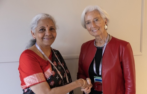 म्यूनिख में वरिष्‍ठ जर्मन नेताओं और उद्योगपति से मुलाकात करते वित्‍त मंत्री सीतारमण