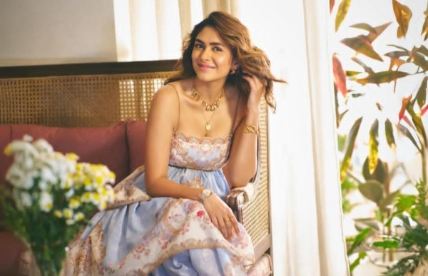 मृणाल ठाकुर - फोटो सोर्स एक्स