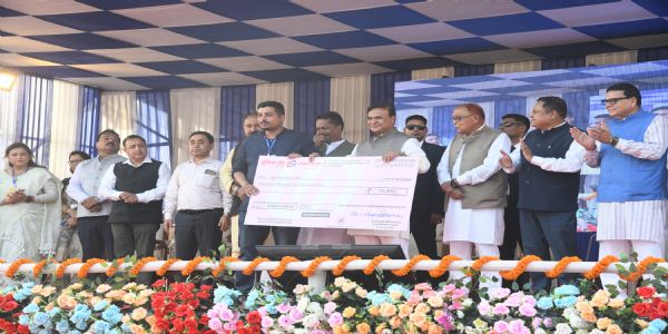 তেজপুৰত আত্মনিৰ্ভৰ অসমৰ চেক বিতৰণ মুখ্যমন্ত্ৰীৰ