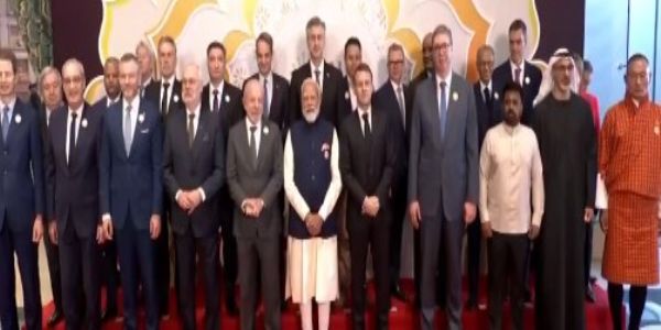 এ আই সন্মিলনত এণ্টনিঅ’ গুটেৰেছ, মুকেশ আম্বানী আৰু এন চন্দ্ৰশেষৰণৰ ভাৰতৰ ওপৰত আস্থা প্ৰকাশ