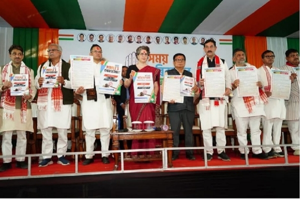 অসমৰ বিজেপি চৰকাৰৰ বিৰুদ্ধে ২০ পইণ্টৰ ‘চাৰ্জ শ্বীট’ প্ৰকাশ প্ৰিয়ংকা গান্ধীৰ