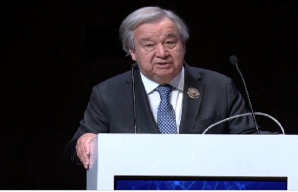 महासचिव एंटोनियो गुटेरेस एआई शिखर सम्मेलन में।