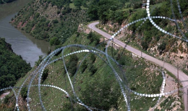 जम्मू-कश्मीर के कुपवाड़ा में एलओसी पर पाक ने सीजफायर का किया उल्लंघन