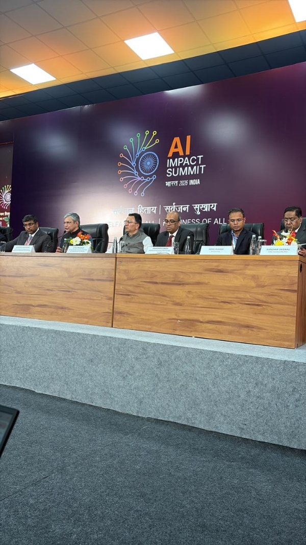 केन्द्रीय मंत्री अश्विनी वैष्णव पत्रकार वार्ता को संबोधित करते हुए केन्द्रीय मंत्री अश्विनी वैष्णव पत्रकार वार्ता को संबोधित करते हुए