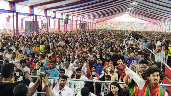 সোণাপুৰৰ কচুতলীৰ উচ্ছেদিত স্থানত দেশৰ গৃহমন্ত্ৰী অমিত শ্বাহ সোণাপুৰৰ কচুতলীৰ উচ্ছেদিত স্থানত দেশৰ গৃহমন্ত্ৰী অমিত শ্বাহ