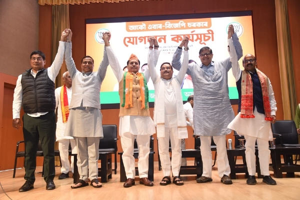 অসমঃ ৰাজ্যিক বিজেপিৰ সভাপতি দিলীপ শইকীয়াৰ উপস্থিতিত বিজেপিত যোগদান অসম প্ৰদেশ কংগ্ৰেছৰ প্ৰাক্তন সভাপতি ভূপেন বৰাৰ। অসমঃ ৰাজ্যিক বিজেপিৰ সভাপতি দিলীপ শইকীয়াৰ উপস্থিতিত বিজেপিত যোগদান অসম প্ৰদেশ কংগ্ৰেছৰ প্ৰাক্তন সভাপতি ভূপেন বৰাৰ।