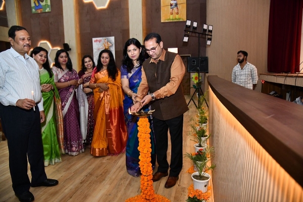 असमः जागृति शिक्षा निकेतन, पांडू के वार्षिक समारोह का उद्घाटन करते पूसीरे के महाप्रबंधक चेतन कुमार श्रीवास्तव।