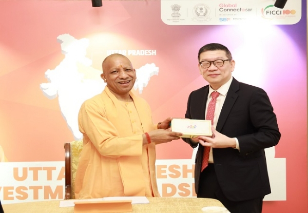 सिंगापुर में सीएम योगी