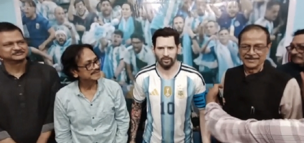 मेसी की प्रतिमा अनावरण सामारोह में शामिल
