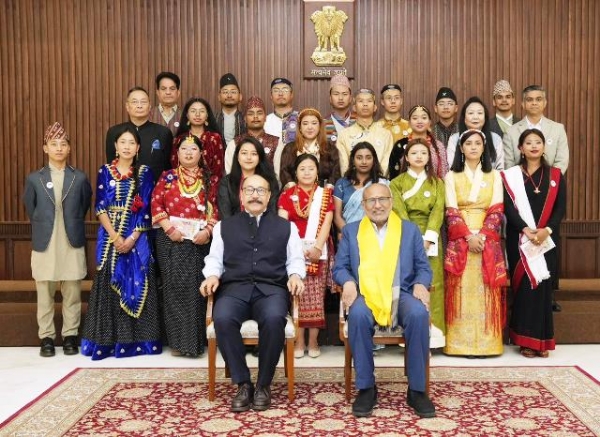 उपराष्ट्रपति सी. पी. राधाकृष्णन मंगलवार को दार्जिलिंग से आए युवा प्रतिनिधिमंडल के साथ