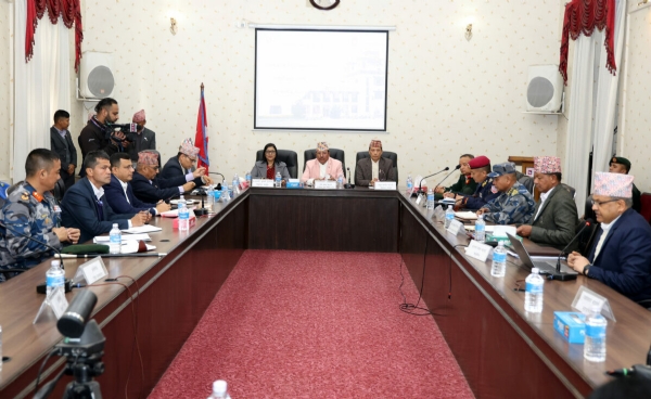 निर्वाचन आयोग में आयोजित सुरक्षा समिति की बैठक