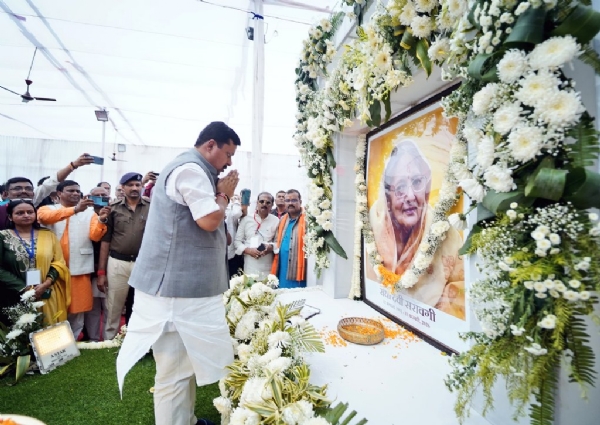 संजय सरावगी की मां को श्रद्धांजलि देते नितिन नवीन