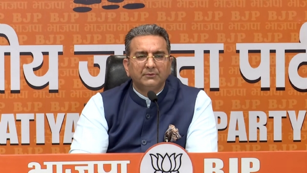 भाजपा नेता गौरव भाटिया मंगलवार को पार्टी मुख्यालय में संवाददाता सम्मेलन को संबोधित करते हुए