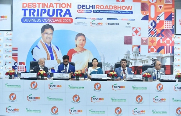 “डेस्टिनेशन त्रिपुरा बिजनेस समिट 2026” को संबोधित करते त्रिपुरा के उद्योग एवं वाणिज्य मंत्री संताना चकमा “डेस्टिनेशन त्रिपुरा बिजनेस समिट 2026” को संबोधित करते त्रिपुरा के उद्योग एवं वाणिज्य मंत्री संताना चकमा