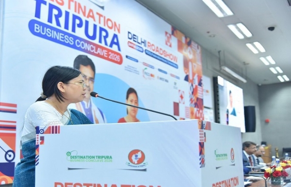“डेस्टिनेशन त्रिपुरा बिजनेस समिट 2026” को संबोधित करते त्रिपुरा के उद्योग एवं वाणिज्य मंत्री संताना चकमा “डेस्टिनेशन त्रिपुरा बिजनेस समिट 2026” को संबोधित करते त्रिपुरा के उद्योग एवं वाणिज्य मंत्री संताना चकमा