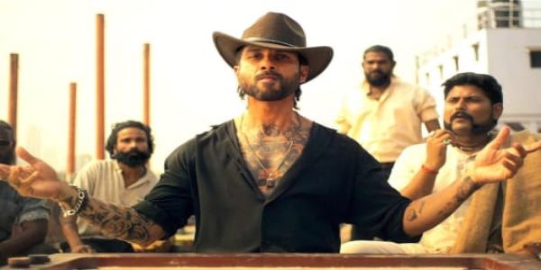 শ্বাহিদ কাপুৰৰ ‘অ’ ৰোমিঅ’ ছবি চাবলৈ দৰ্শকৰ অভাৱ