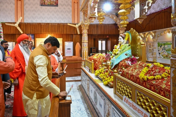 मुख्यमंत्री डॉ. मोहन यादव ने भीलवाड़ा के हरिशेवा उदासीन आश्रम सनातन मंदिर में गादी पूजन किया।