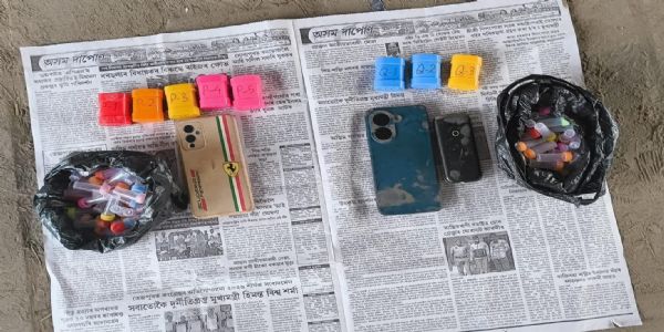 হেৰ’ইনসহ আটক দুই সৰবৰাহকাৰী