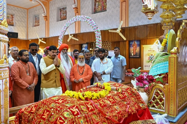 मुख्यमंत्री डॉ. मोहन यादव ने भीलवाड़ा के हरिशेवा उदासीन आश्रम सनातन मंदिर में गादी पूजन किया