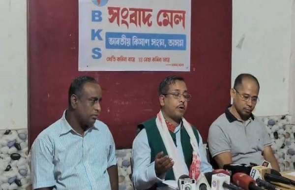 এক সংবাদমেলত ভাৰতীয় কিষাণ সংঘৰ অসমৰ সাংগঠনিক সম্পাদক কৃষ্ণকান্ত বৰা