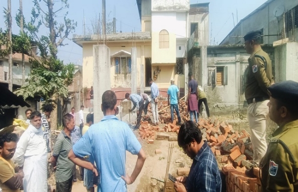 ৰেলৱেৰ মাটিত থকা অবৈধ বেদখল উচ্ছেদ উত্তৰ পূৱ সীমান্ত ৰেলৱেৰ