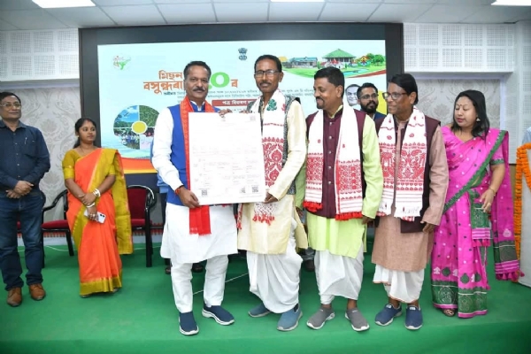 শোণিতপুৰ জিলাৰ পাঁচটা বিধানসভা সমষ্টিত (এল এ চি) অনুষ্ঠিত হোৱা আনুষ্ঠানিক বিতৰণ কাৰ্যসূচীৰ অংশ হিচাপে ভূমি পট্টা আৰু আবণ্টনৰ প্ৰমাণপত্ৰ বিতৰণ কৰা হয়। শোণিতপুৰ জিলাৰ পাঁচটা বিধানসভা সমষ্টিত (এল এ চি) অনুষ্ঠিত হোৱা আনুষ্ঠানিক বিতৰণ কাৰ্যসূচীৰ অংশ হিচাপে ভূমি পট্টা আৰু আবণ্টনৰ প্ৰমাণপত্ৰ বিতৰণ কৰা হয়।