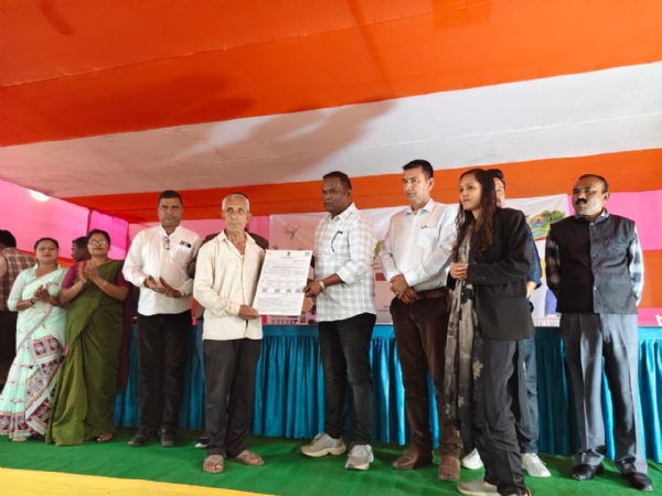 শোণিতপুৰ জিলাৰ পাঁচটা বিধানসভা সমষ্টিত (এল এ চি) অনুষ্ঠিত হোৱা আনুষ্ঠানিক বিতৰণ কাৰ্যসূচীৰ অংশ হিচাপে ভূমি পট্টা আৰু আবণ্টনৰ প্ৰমাণপত্ৰ বিতৰণ কৰা হয়। শোণিতপুৰ জিলাৰ পাঁচটা বিধানসভা সমষ্টিত (এল এ চি) অনুষ্ঠিত হোৱা আনুষ্ঠানিক বিতৰণ কাৰ্যসূচীৰ অংশ হিচাপে ভূমি পট্টা আৰু আবণ্টনৰ প্ৰমাণপত্ৰ বিতৰণ কৰা হয়।