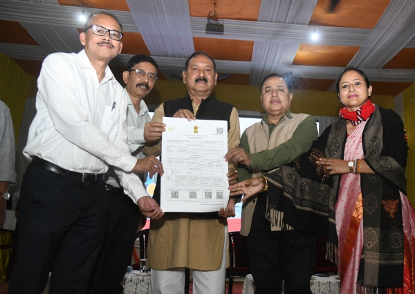 তেজপুৰত মিছন বসুন্ধৰা আচনিৰ অধীনত ৪২৬ গৰাকী খিলঞ্জীয়া আৰু ২০৪ টা শৈক্ষিক -সামাজিক -ধৰ্মীয় অনুষ্ঠানক ভূমি পট্টনৰ চৰকাৰী পত্ৰ প্ৰদান তেজপুৰত মিছন বসুন্ধৰা আচনিৰ অধীনত ৪২৬ গৰাকী খিলঞ্জীয়া আৰু ২০৪ টা শৈক্ষিক -সামাজিক -ধৰ্মীয় অনুষ্ঠানক ভূমি পট্টনৰ চৰকাৰী পত্ৰ প্ৰদান