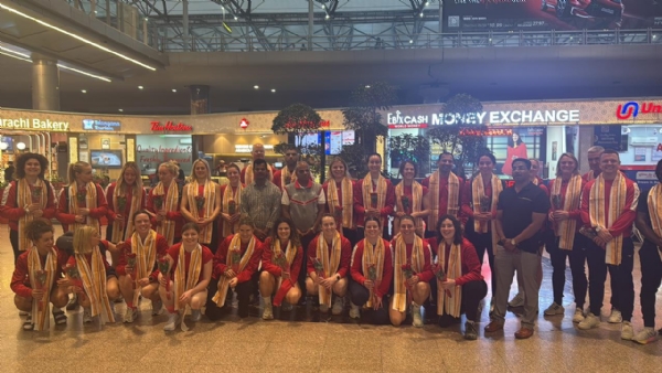 हैदराबाद पहुंची इंग्लैंड महिला हॉकी टीम