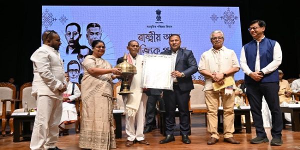 ৰাজ্যৰ সাতগৰাকী বৰেণ্যলৈ অসম চৰকাৰৰ ৰাষ্ট্ৰীয় আৰু ৰাজ্যিক পৰ্যায়ৰ বঁটা প্ৰদান