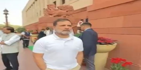 প্ৰাক্তন সেনাবাহিনীৰ বাবে ইচিএইচএছৰ বাজেট বৃদ্ধি আৰু অক্ষমতা পেঞ্চন কৰ আঁতৰোৱাৰ দাবীত বিত্তমন্ত্ৰীলৈ পত্ৰ ৰাহুল গান্ধীৰ