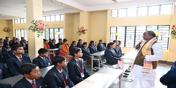 তিতাগুড়ি আদৰ্শ বিদ্যালয় ভ্ৰমণ ৰাজ্যপালৰ, শিক্ষাৰ পৰিৱৰ্তনশীল ভূমিকাত গুৰুত্ব আৰোপ