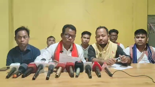 সোণাপুৰত কাৰ্বি ছাত্ৰ সন্থাৰ সংবাদমেল সোণাপুৰত কাৰ্বি ছাত্ৰ সন্থাৰ সংবাদমেল