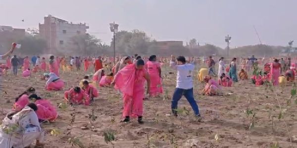 (আপডেট) চীনৰ অভিলেখ ভংগ কৰি কাশীৰ নতুন কৃতিত্ব, এঘণ্টাত ২,৫১,৪৪৬ গছপুলি ৰোপণ