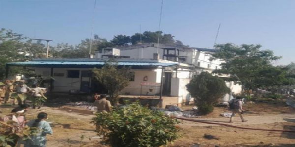 (আপডেট) নাগপুৰ কাৰখানা বিস্ফোৰণত ১৭ জন লোক নিহত, ১৮ জন আহত; আৰ্থিক সাহায্য ঘোষণা মুখ্যমন্ত্ৰীৰ