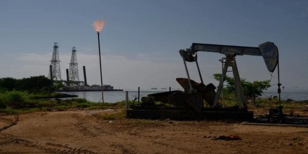 খাৰুৱা তেলৰ মূল্য ছয় শতাংশতকৈ অধিক হ্ৰাস, ভাৰতৰ দৰে তেল আমদানিকাৰকৰ বাবে সকাহ