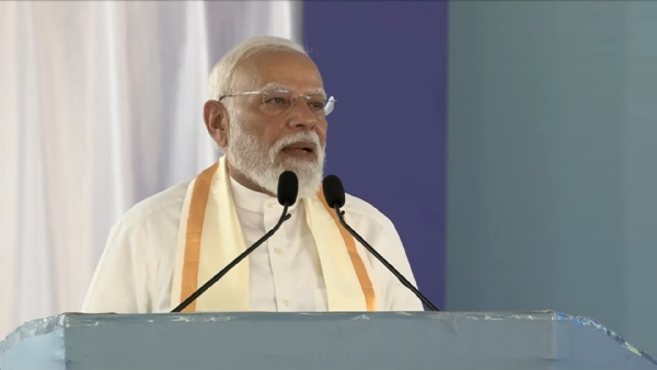 प्रधानमंत्री नरेन्द्र मोदी बुधवार को कोच्चि में अखिल केरल धीवरा सभा के स्वर्ण जयंती समारोह को संबोधित करते हुए प्रधानमंत्री नरेन्द्र मोदी बुधवार को कोच्चि में अखिल केरल धीवरा सभा के स्वर्ण जयंती समारोह को संबोधित करते हुए