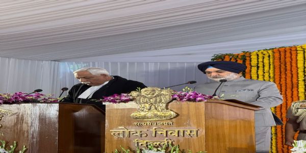 দিল্লীৰ লেফটেনেণ্ট গৱৰ্ণৰ হিচাপে তৰণজিৎ সিং সন্ধুৰ শপত গ্ৰহণ