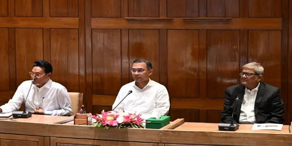 বাংলাদেশৰ নতুন অধ্যক্ষৰ সন্ধান তীব্ৰতৰ, দলৰ সাংসদসকলৰ সৈতে আলোচনাত মিলিত প্ৰধানমন্ত্ৰী তাৰিক ৰহমান
